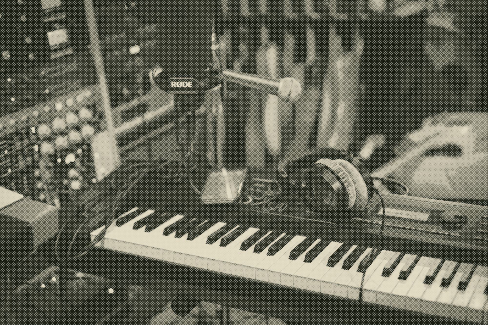 a keyboard in low light, black and white